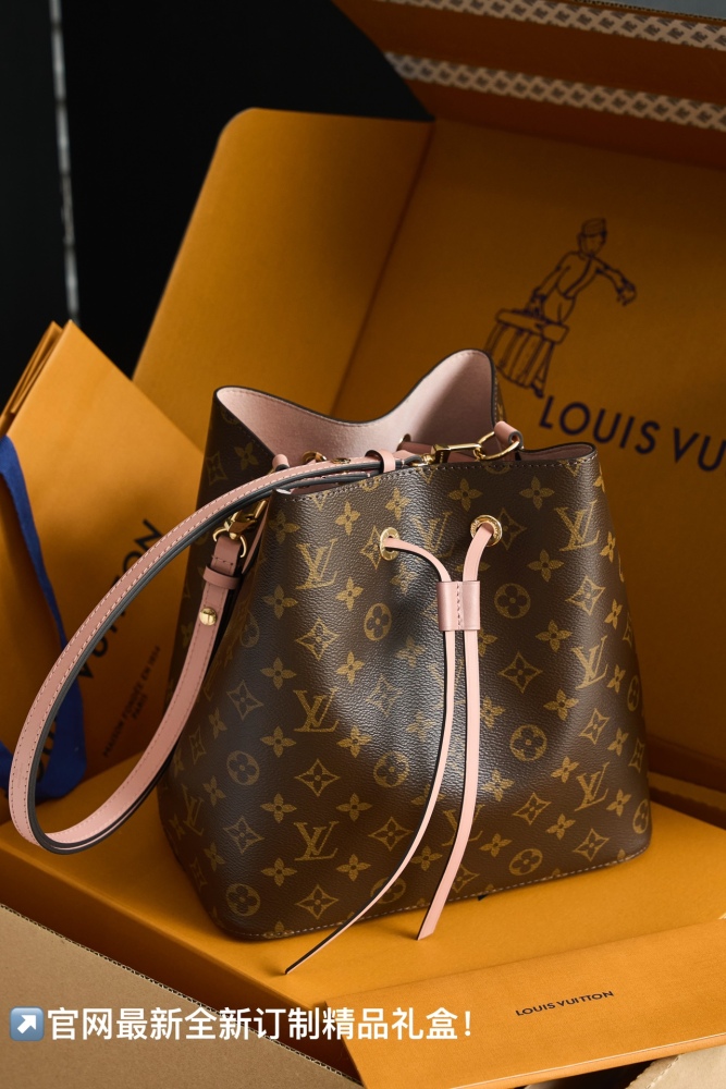正面全景展示 LV M44022 中號手袋 頂級復刻