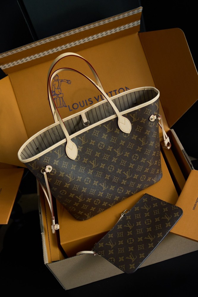 正面全景展示 LV M46975 中號手袋 頂級復刻