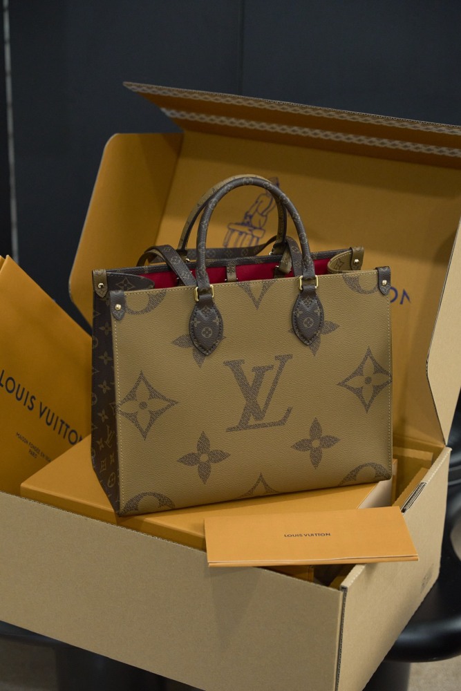 正面全景展示 LV M45039 中號手袋 頂級復刻