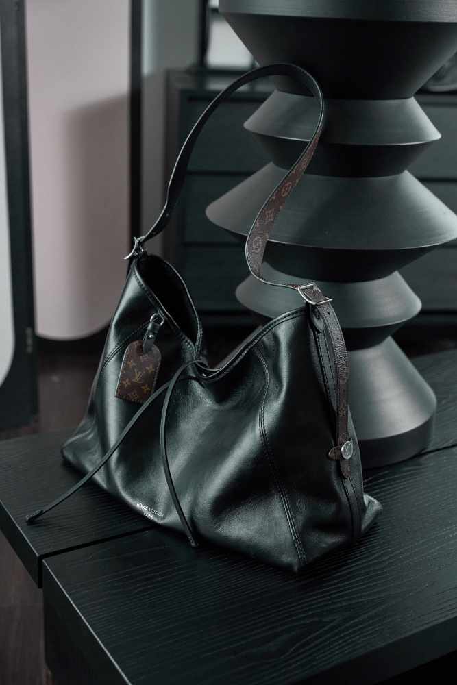 正面全景展示 LV M25143 CARRYALL 中號手袋 頂級復刻