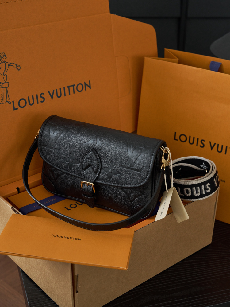正面全景展示 LV M46386 DIANE 手袋 頂級復刻