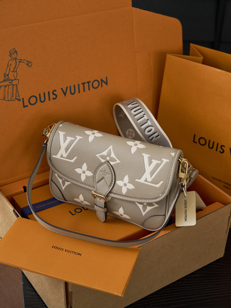 正面全景展示 LV M46583 DIANE 手袋 頂級復刻