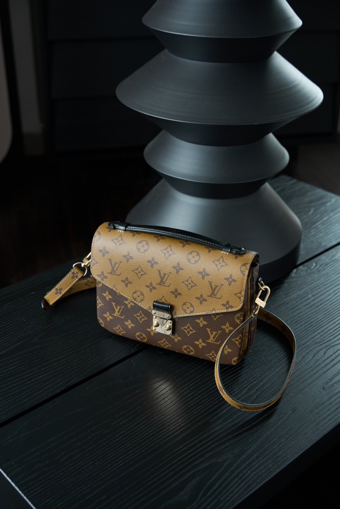 正面全景展示 LV M44876 POCHETTE 手袋 頂級復刻