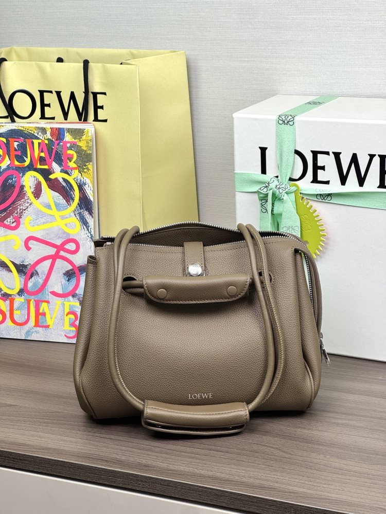 背面細節 LOEWE小號柔軟牛皮革 Amazona 180 手袋 頂級復刻