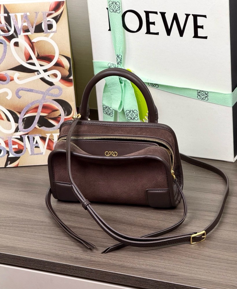 背面細節 LOEWEMini 柔軟麂皮 Amazona 180 手袋 頂級復刻