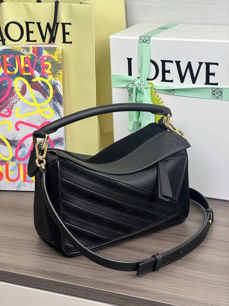 背面細節 LOEWEPuzzle 小号牛皮 绒面手袋 頂級復刻