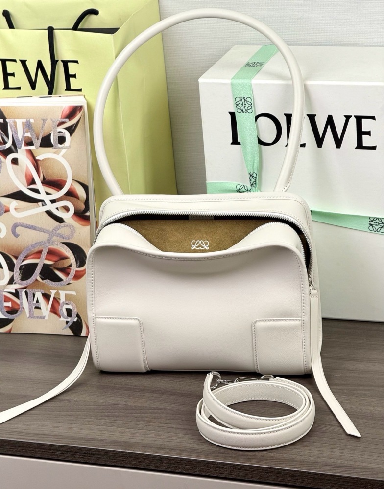背面細節 LOEWE小號柔軟牛皮革 Amazona 180 手袋 頂級復刻