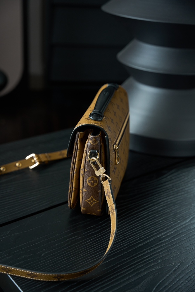 背面細節 LV M44876 POCHETTE 手袋 頂級復刻