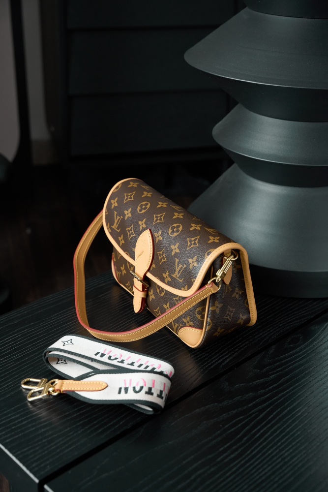 背面細節 LV M45985 DIANE 手袋 頂級復刻
