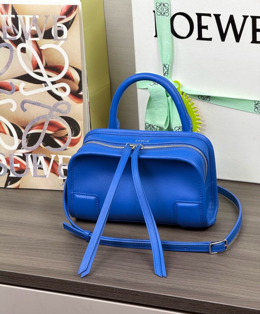 皮革質感特寫 LOEWEMini 柔軟牛皮革 Amazona 180 手袋 頂級復刻