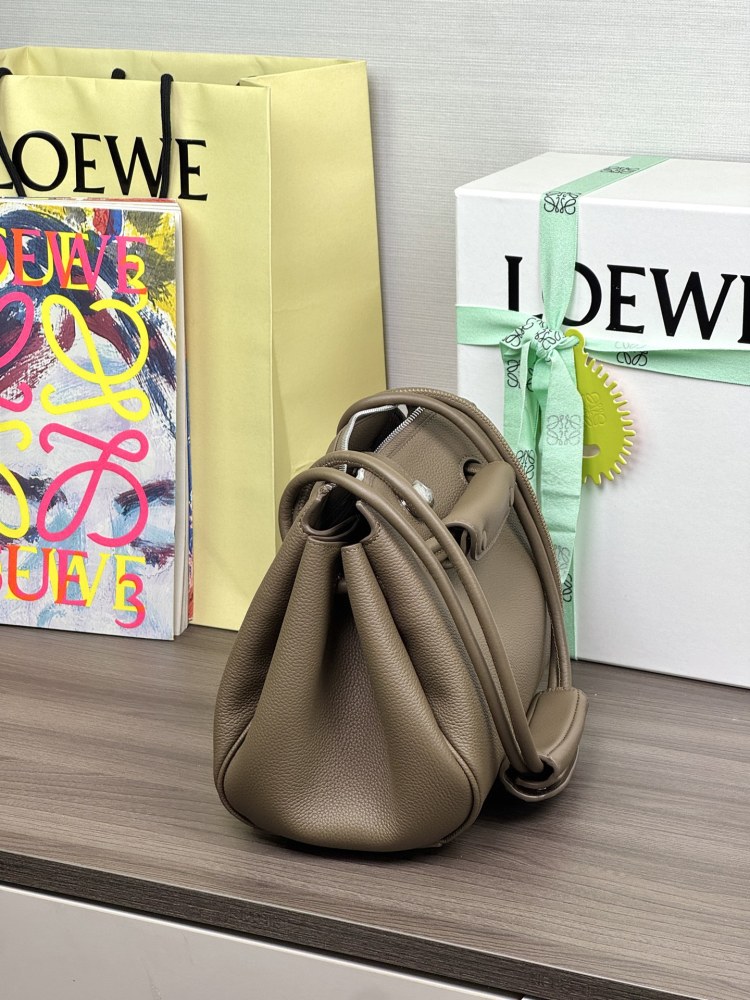 皮革質感特寫 LOEWE小号 Madrid 灰褐色柔软牛皮革手袋 頂級復刻