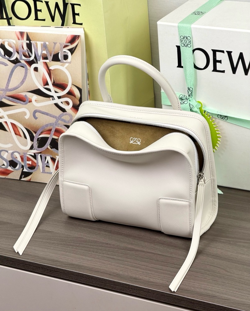 皮革質感特寫 LOEWE小號柔軟牛皮革 Amazona 180 手袋 頂級復刻