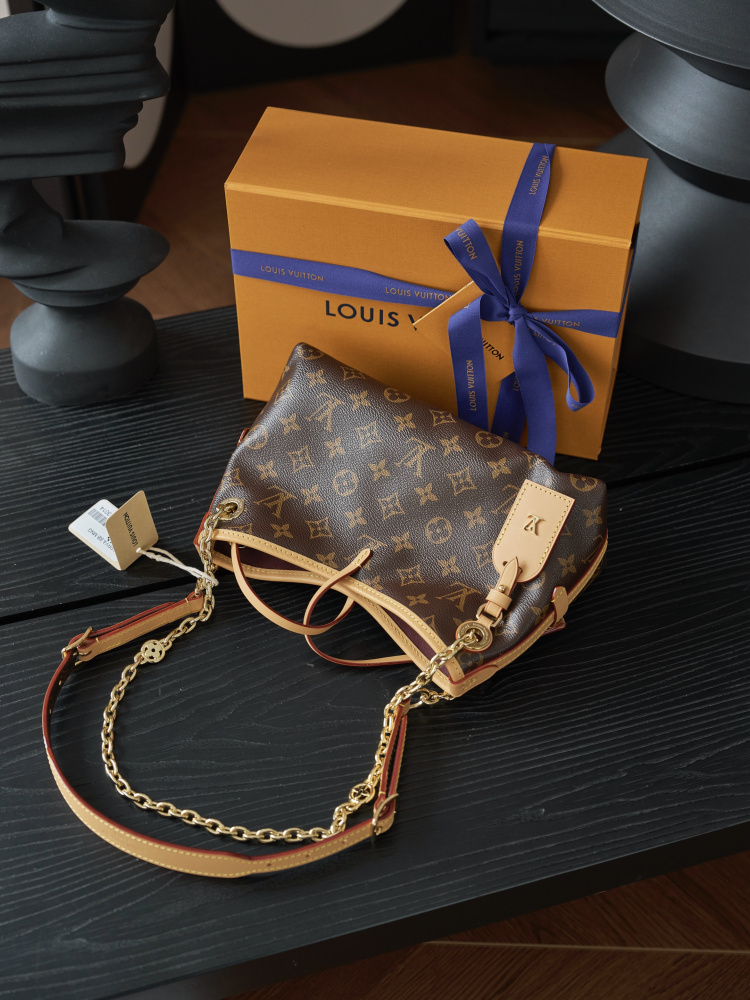 背面細節 LV M13014 CARRYALL 手袋 頂級復刻