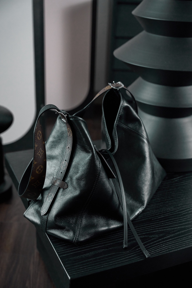 皮革質感特寫 LV M25143 CARRYALL 中號手袋 頂級復刻