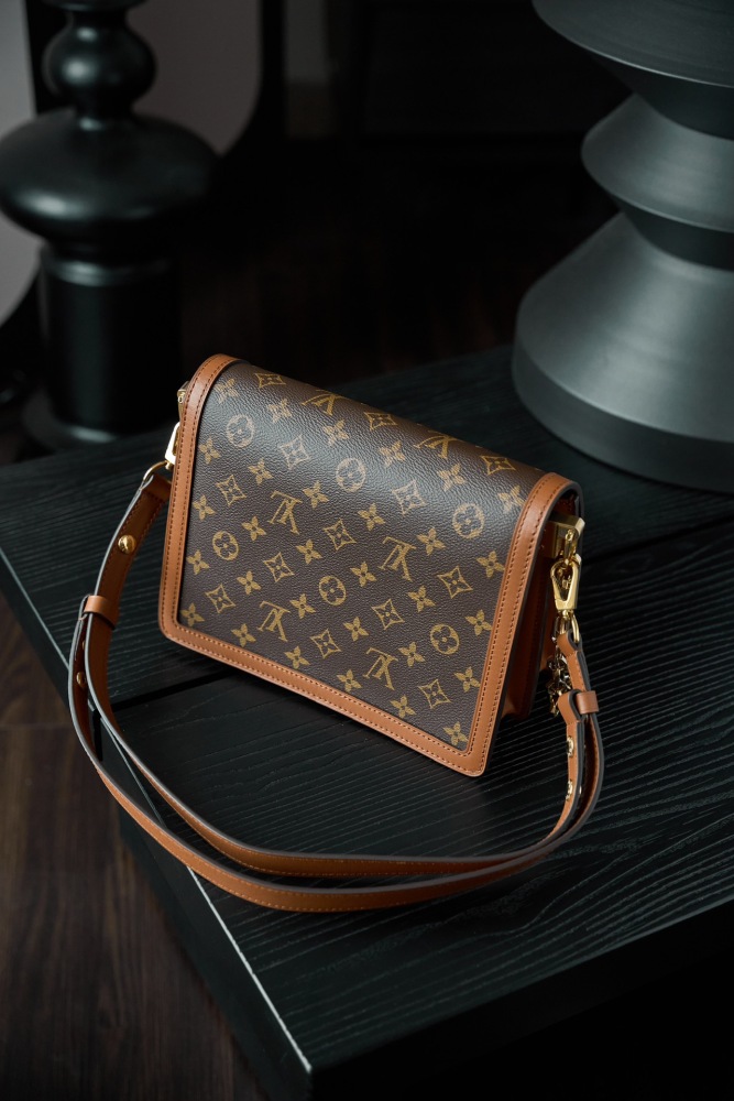 皮革質感特寫 LV M45958 DAUPHIN 中號手袋 頂級復刻
