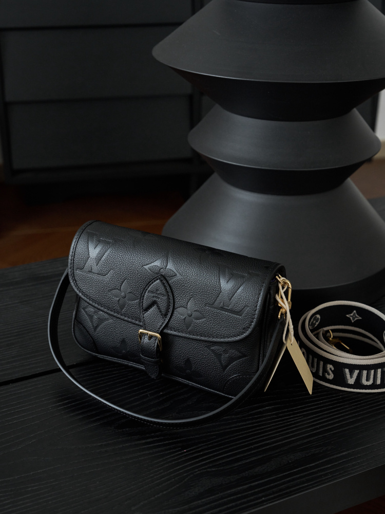皮革質感特寫 LV M46386 DIANE 手袋 頂級復刻
