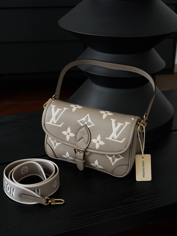 皮革質感特寫 LV M46583 DIANE 手袋 頂級復刻