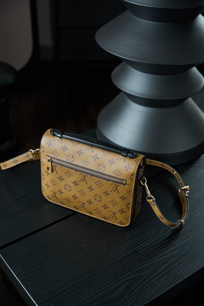 皮革質感特寫 LV M44876 POCHETTE 手袋 頂級復刻
