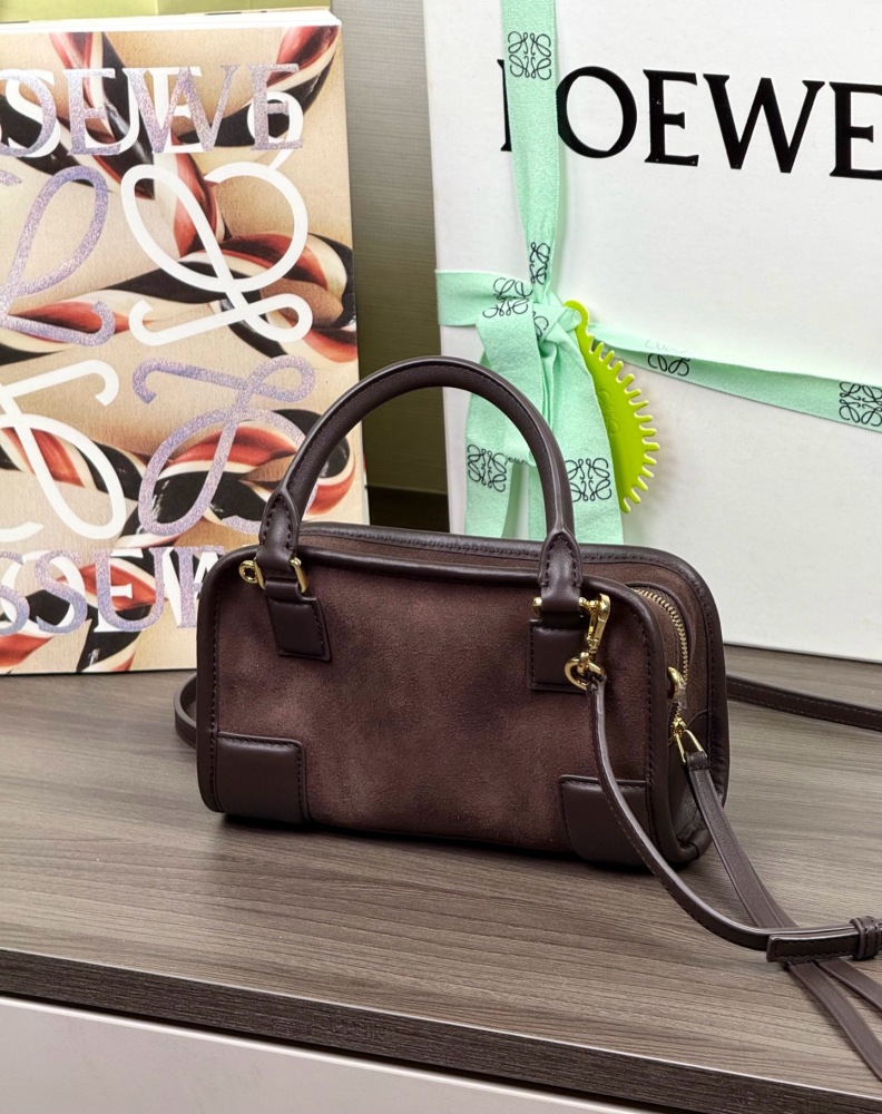 五金件細節 LOEWEMini 柔軟麂皮 Amazona 180 手袋 頂級復刻