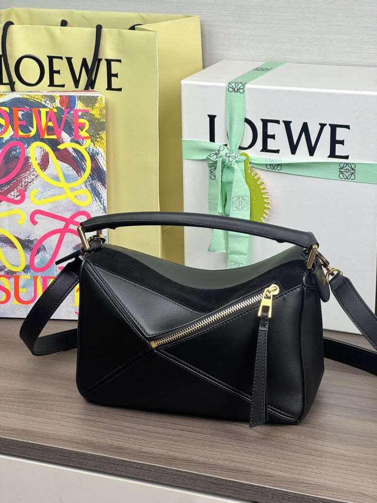 五金件細節 LOEWEPuzzle 小号牛皮 绒面手袋 頂級復刻