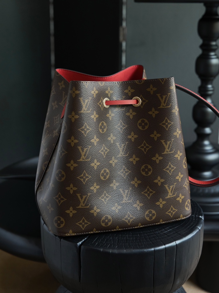 五金件細節 LV M44021 中號手袋 頂級復刻