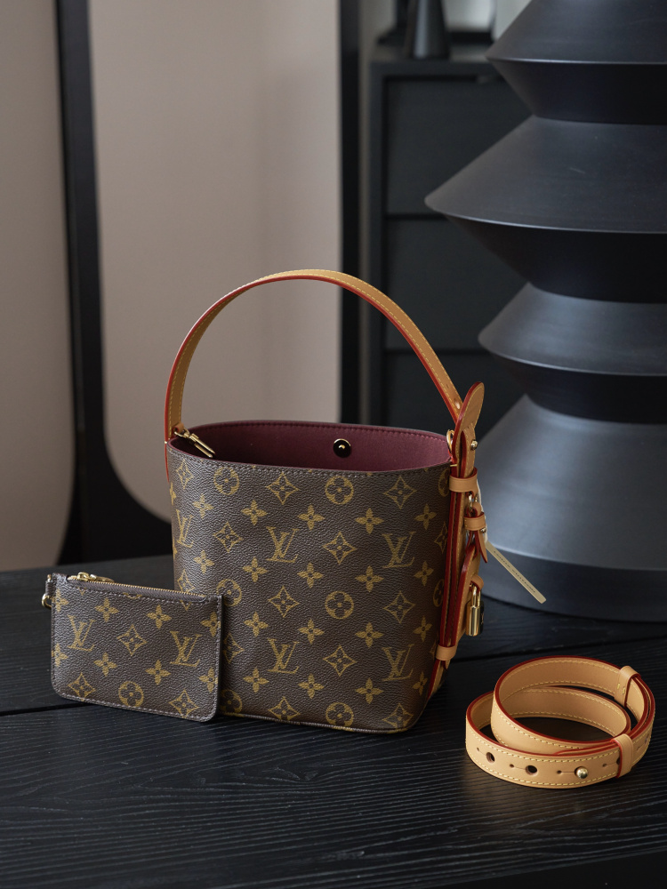 LV M12925 手袋