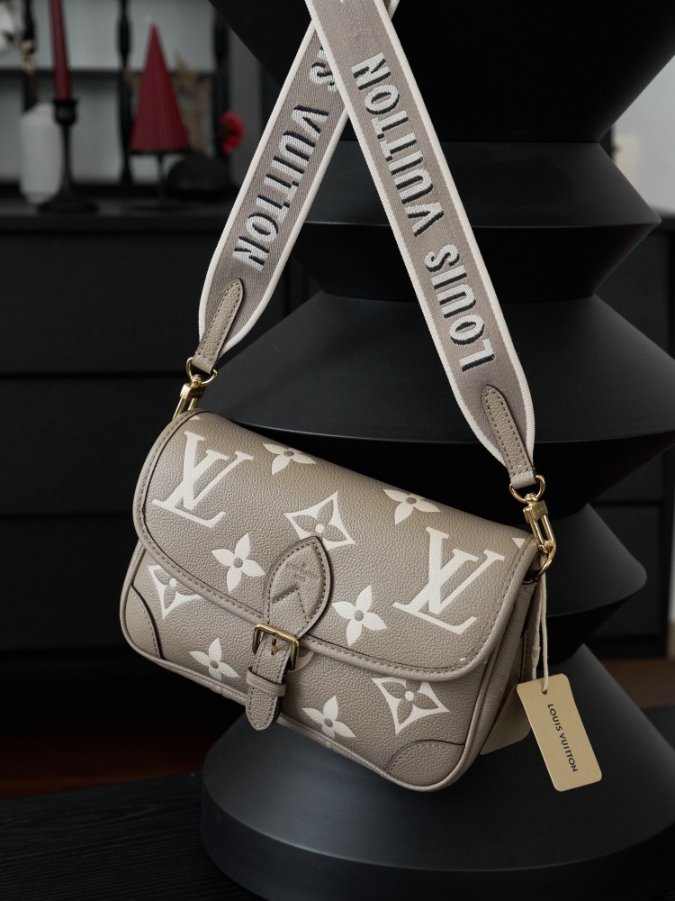 五金件細節 LV M46583 DIANE 手袋 頂級復刻