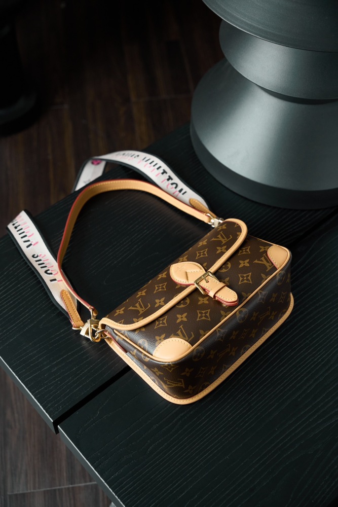 五金件細節 LV M45985 DIANE 手袋 頂級復刻