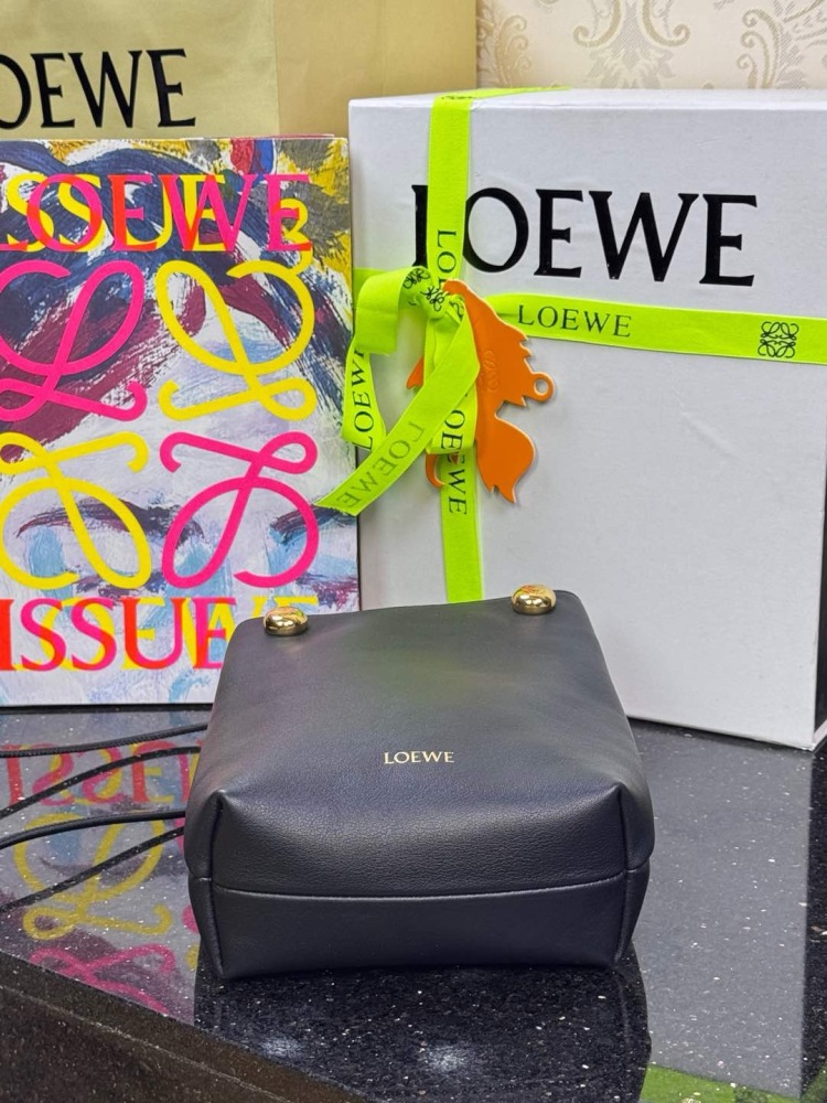 內裡細節 LOEWEPebble pouch 手機包 頂級復刻