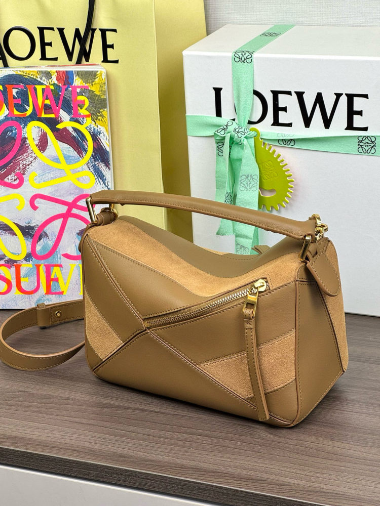 內裡細節 LOEWEPuzzle 小号牛皮 绒面手袋 頂級復刻
