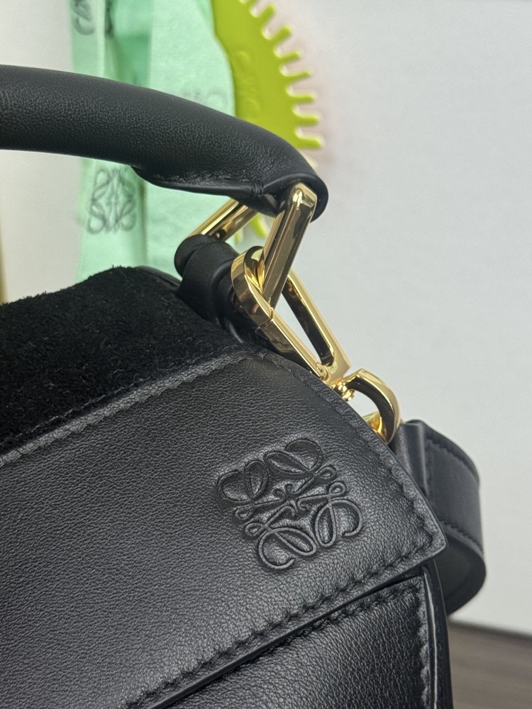 內裡細節 LOEWEPuzzle 小号牛皮 绒面手袋 頂級復刻