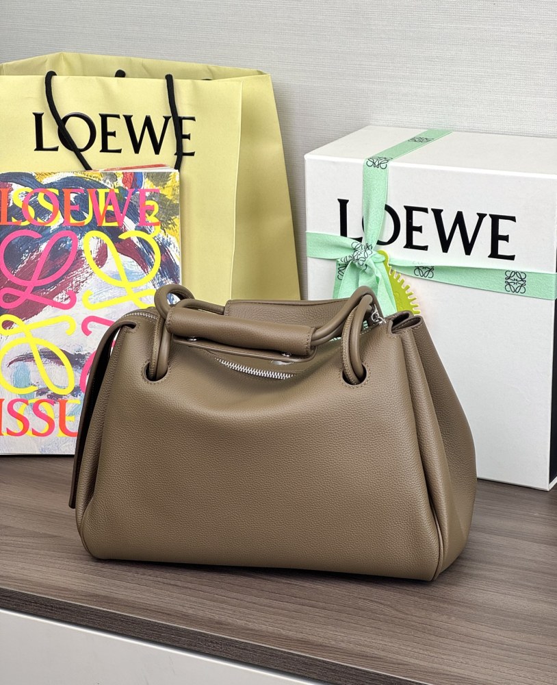 內裡細節 LOEWE中号 Madrid 灰褐色柔软牛皮革手袋 頂級復刻