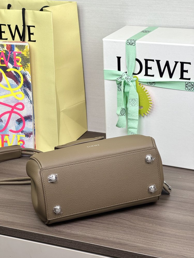 內裡細節 LOEWE小号 Madrid 灰褐色柔软牛皮革手袋 頂級復刻
