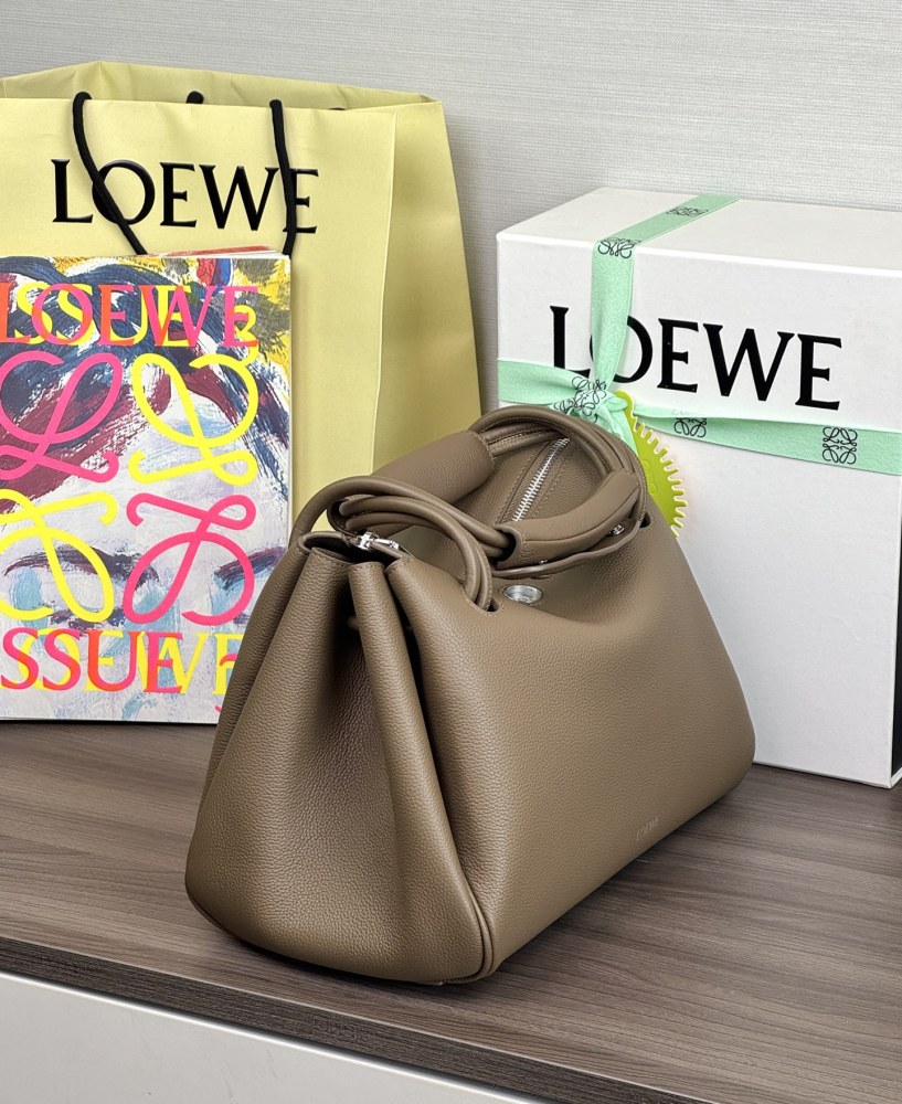 LOEWE Logo特寫 LOEWE大号 Amazona 180 绒面革手袋 頂級復刻