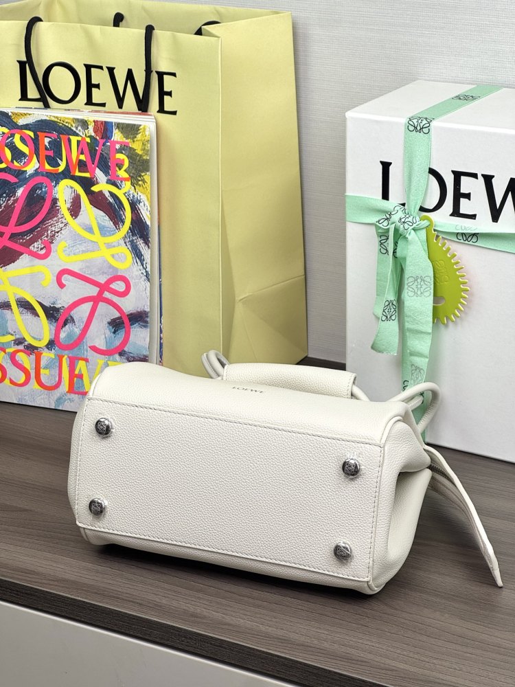 LOEWE Logo特寫 LOEWE大号 Amazona 180 牛皮革手袋 頂級復刻