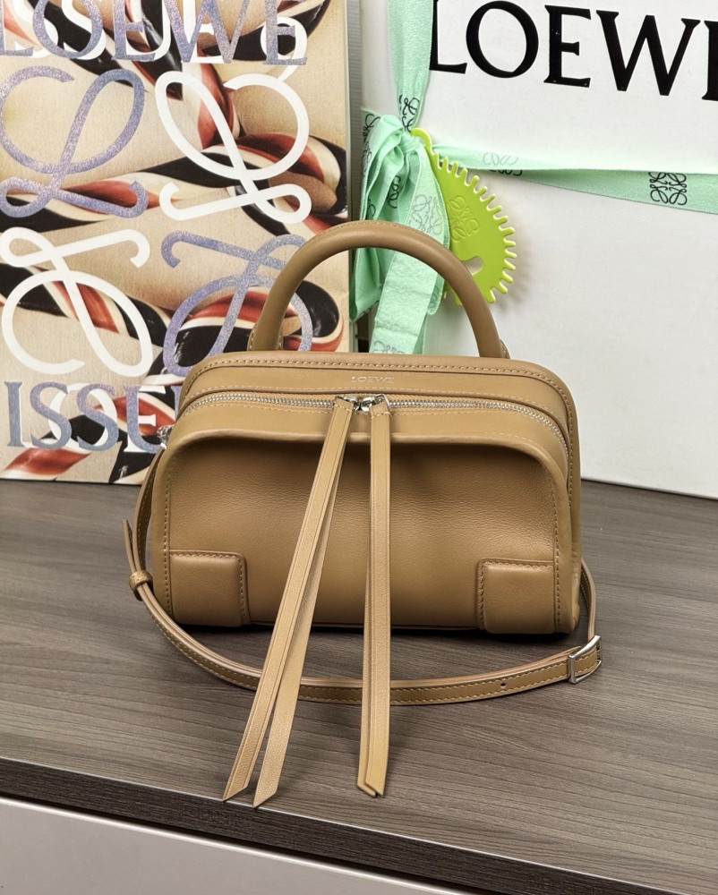 LOEWE Logo特寫 LOEWEMini Amazona 180 柔軟牛皮革手袋 頂級復刻