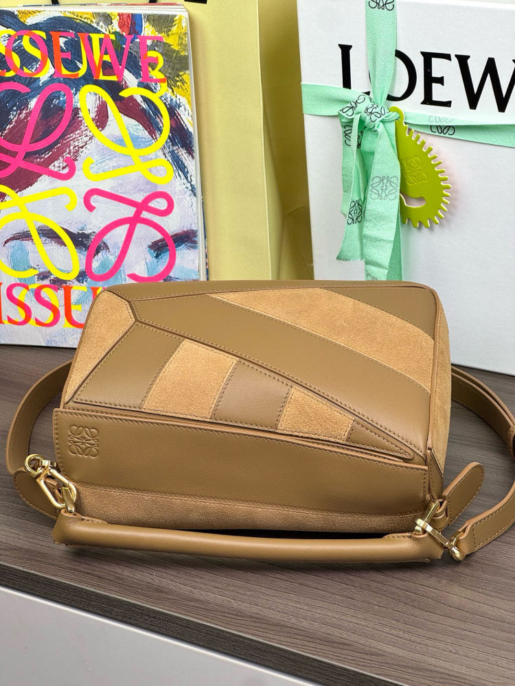 LOEWE Logo特寫 LOEWEPuzzle 小号牛皮 绒面手袋 頂級復刻