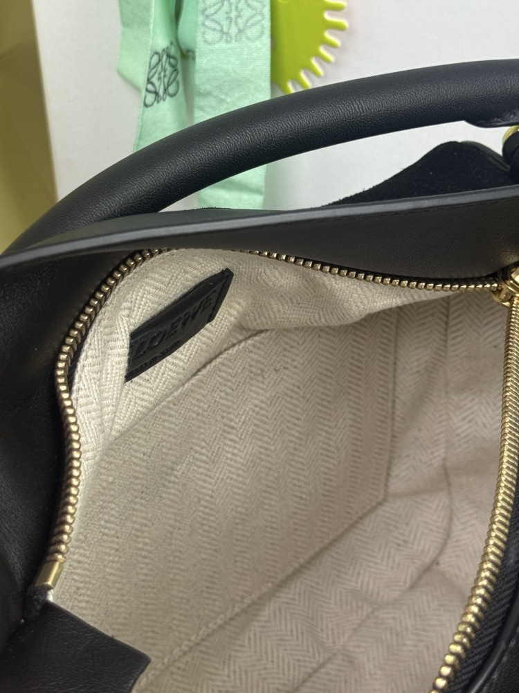 LOEWE Logo特寫 LOEWEPuzzle 小号牛皮 绒面手袋 頂級復刻