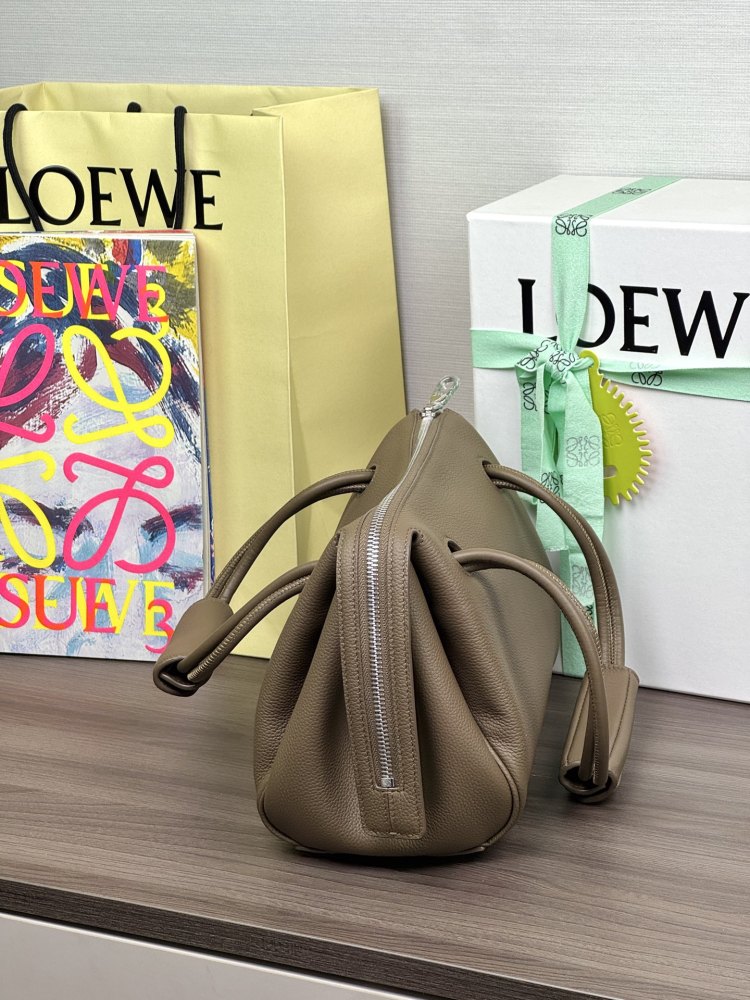 LOEWE Logo特寫 LOEWE小号 Madrid 灰褐色柔软牛皮革手袋 頂級復刻