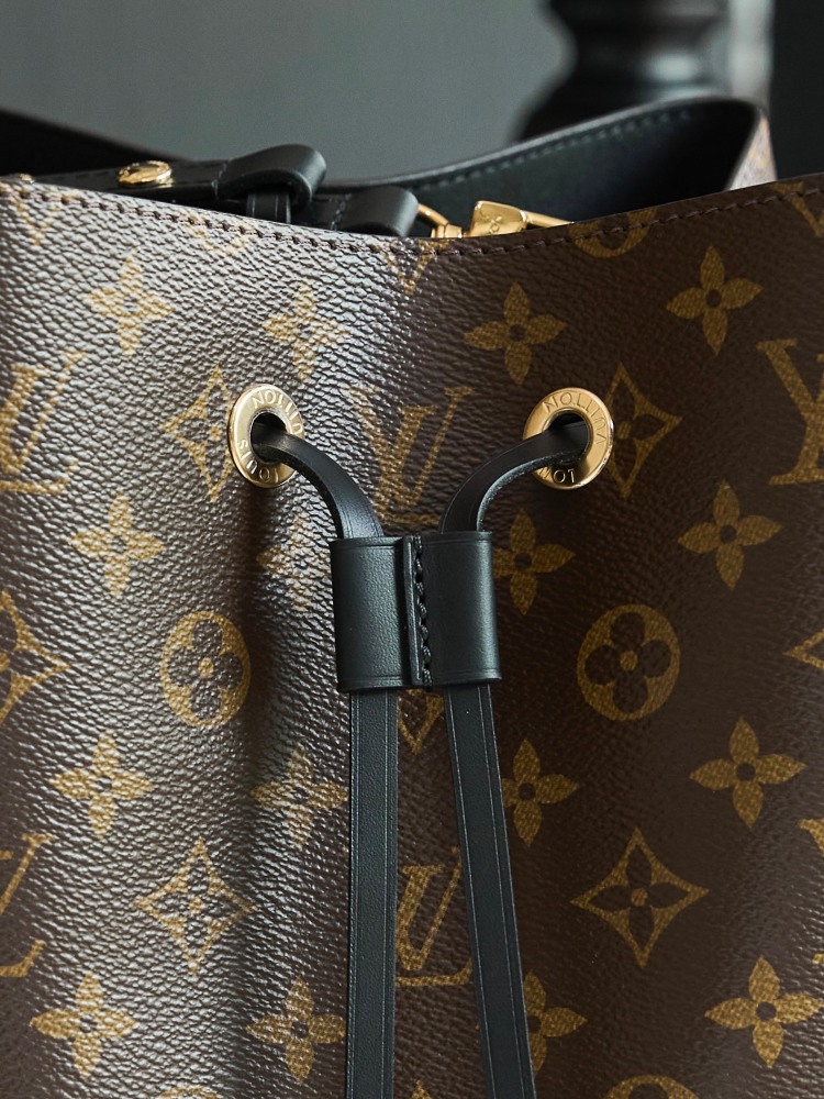 LV Logo特寫 LV M44020 中號手袋 頂級復刻