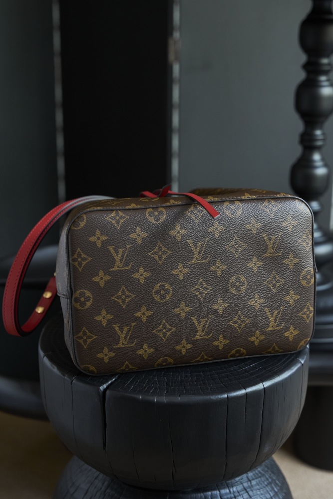 LV Logo特寫 LV M44021 中號手袋 頂級復刻