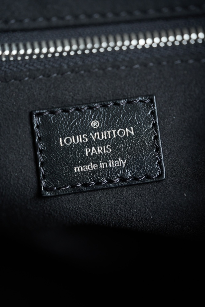 LV Logo特寫 LV M424861 手袋 頂級復刻
