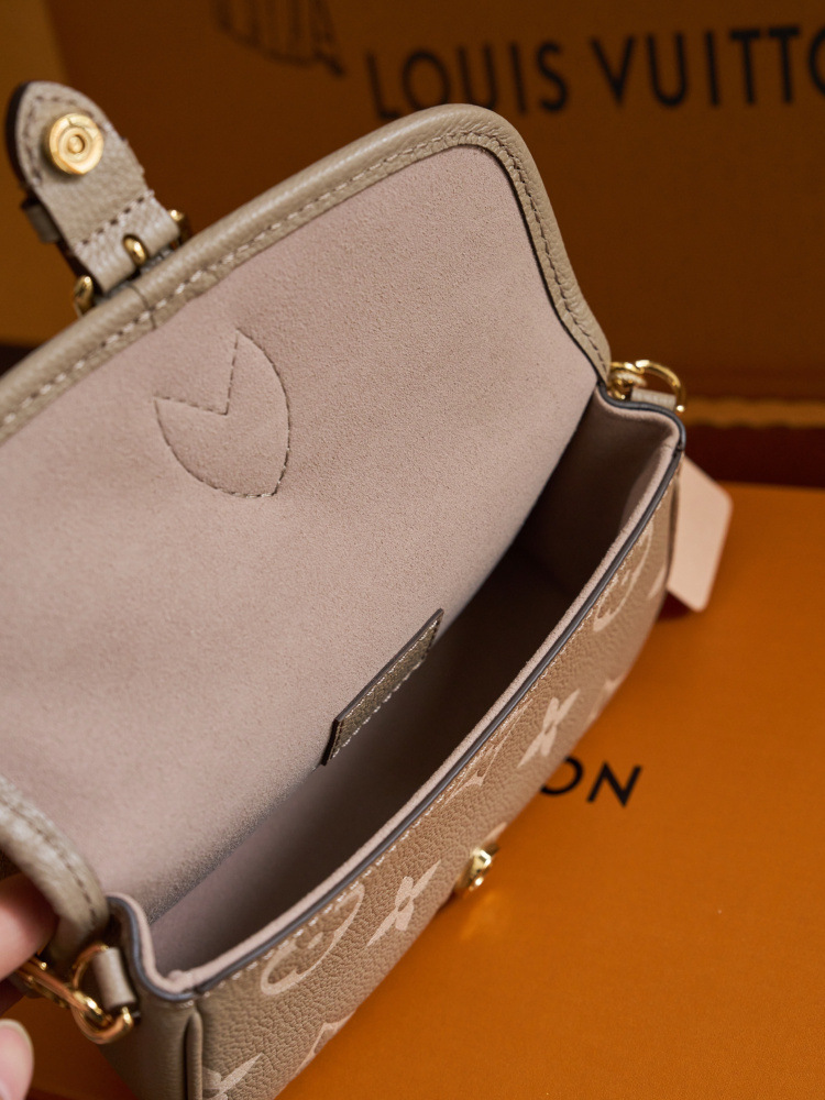 LV Logo特寫 LV M83300 手袋 頂級復刻