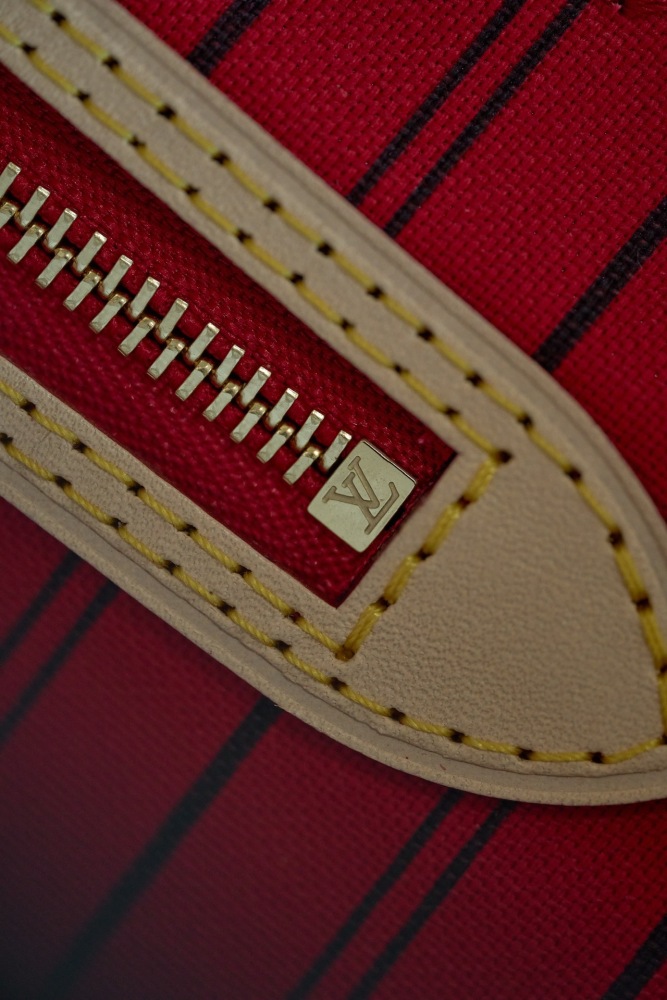 LV Logo特寫 LV M46987 中號手袋 頂級復刻