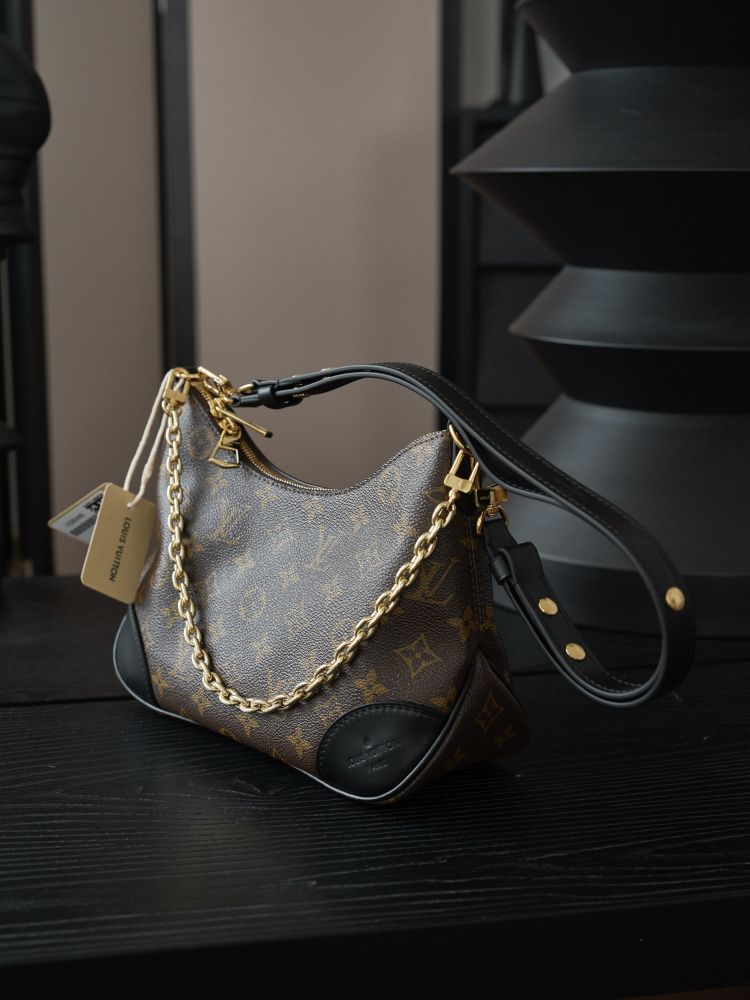LV Logo特寫 LV M45831 BOULOGNE 小號手袋 頂級復刻