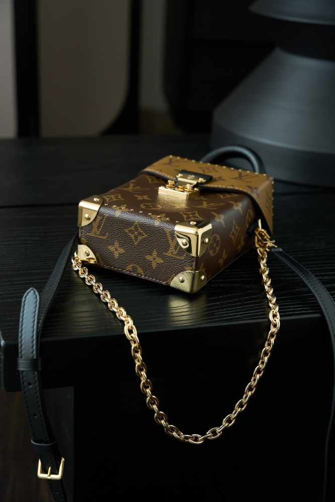 LV Logo特寫 LV M82465 手袋 頂級復刻
