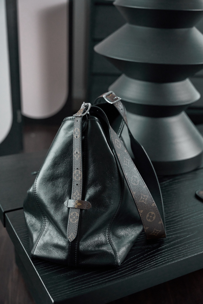 內裡細節 LV M25143 CARRYALL 中號手袋 頂級復刻