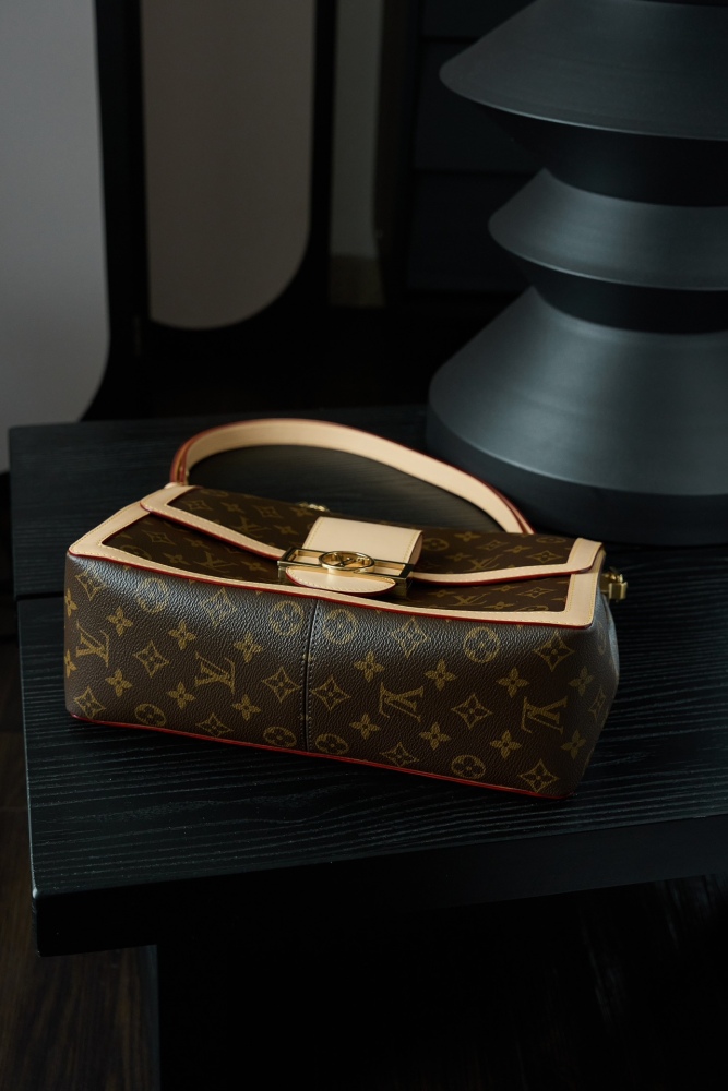 LV Logo特寫 LV M47149 DAUPHIN 大號手袋 頂級復刻