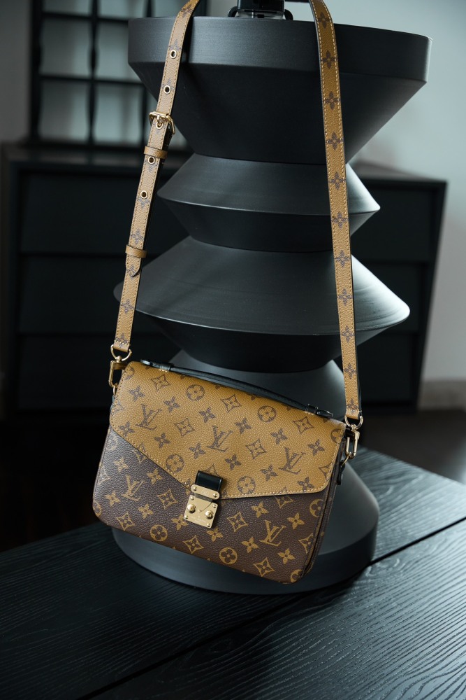 LV Logo特寫 LV M44876 POCHETTE 手袋 頂級復刻