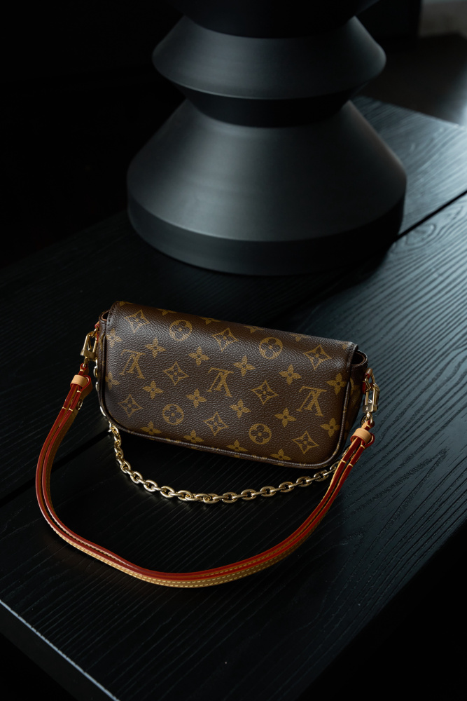 LV Logo特寫 LV M81911 手袋 頂級復刻